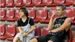 Fan nữ lặn lội đường xa cổ vũ cho tuyển futsal Việt Nam